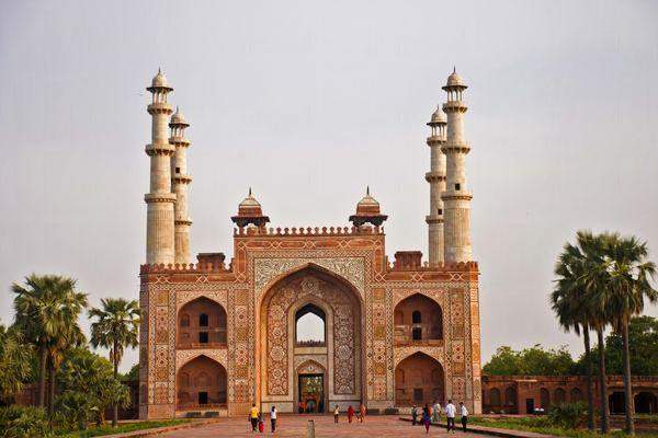 阿克巴陵於十七世紀遭受班達爾人破壞,僅留下地下室裏樸實的王陵。(相片來源:印度政府旅遊局) 阿格拉